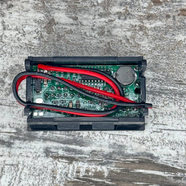 Індикатор заряду акумулятора з вольтметром 12В та 2 USB, цифровий тестер для авто і мото