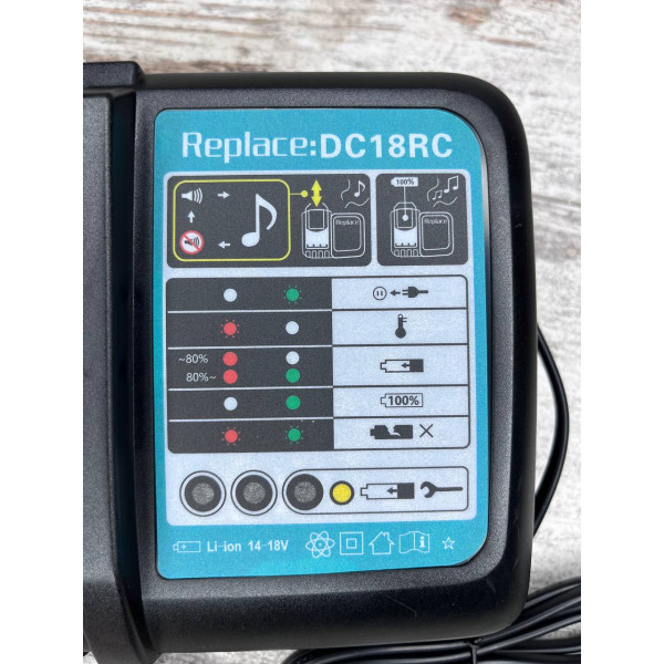 Швидкозарядний пристрій DC18RC для Li-ion акумуляторів 14.4-18В