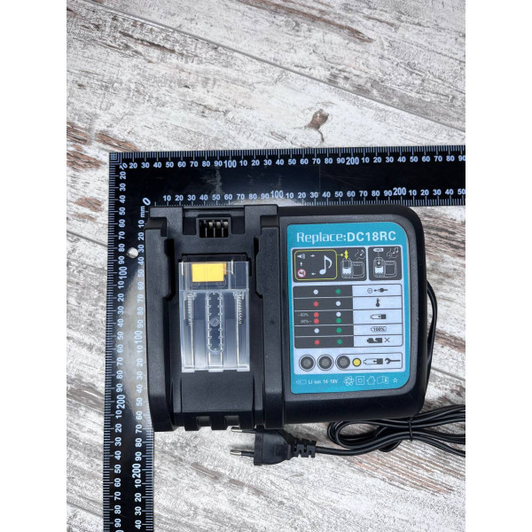 Швидкозарядний пристрій DC18RC для Li-ion акумуляторів 14.4-18В