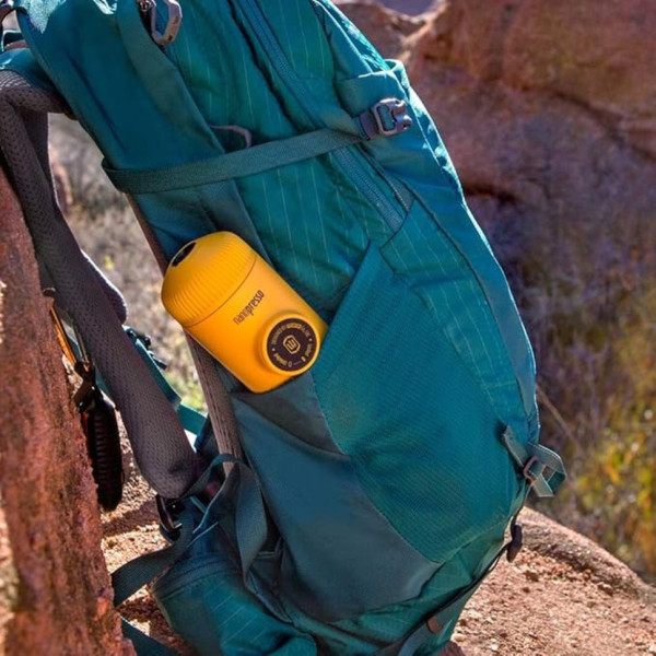 Портативна еспресо-кавоварка Wacaco Nanopresso жовта, механічна, для меленої кави